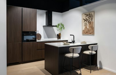Noten milano bruine eilandkeuken