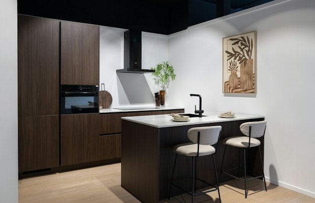 Noten milano bruine eilandkeuken