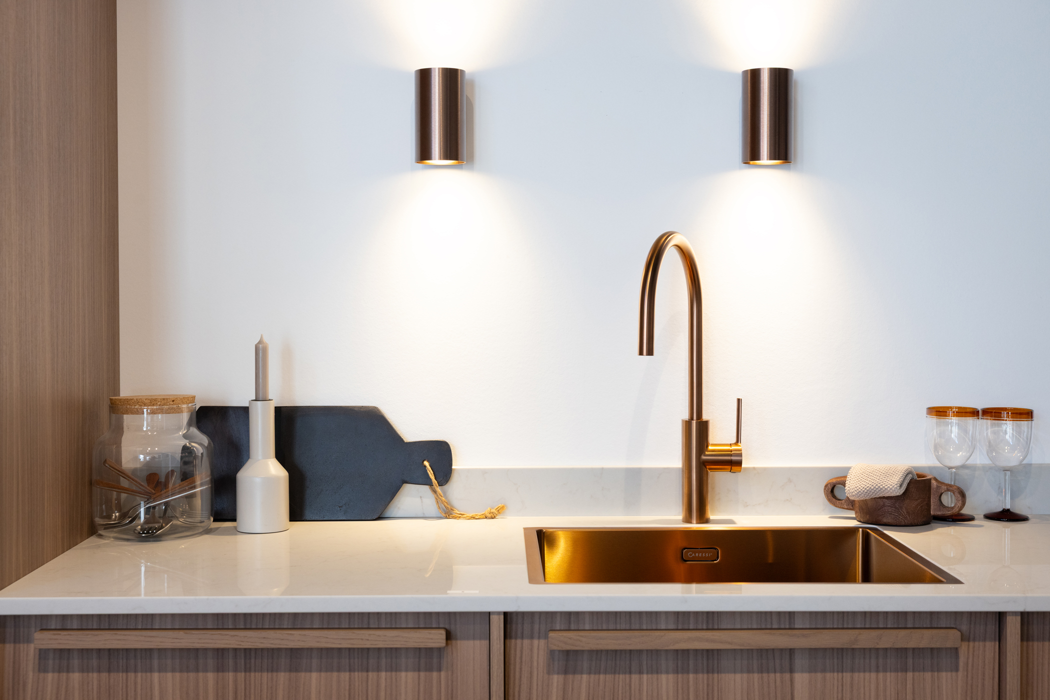 Noten licht eilandkeuken