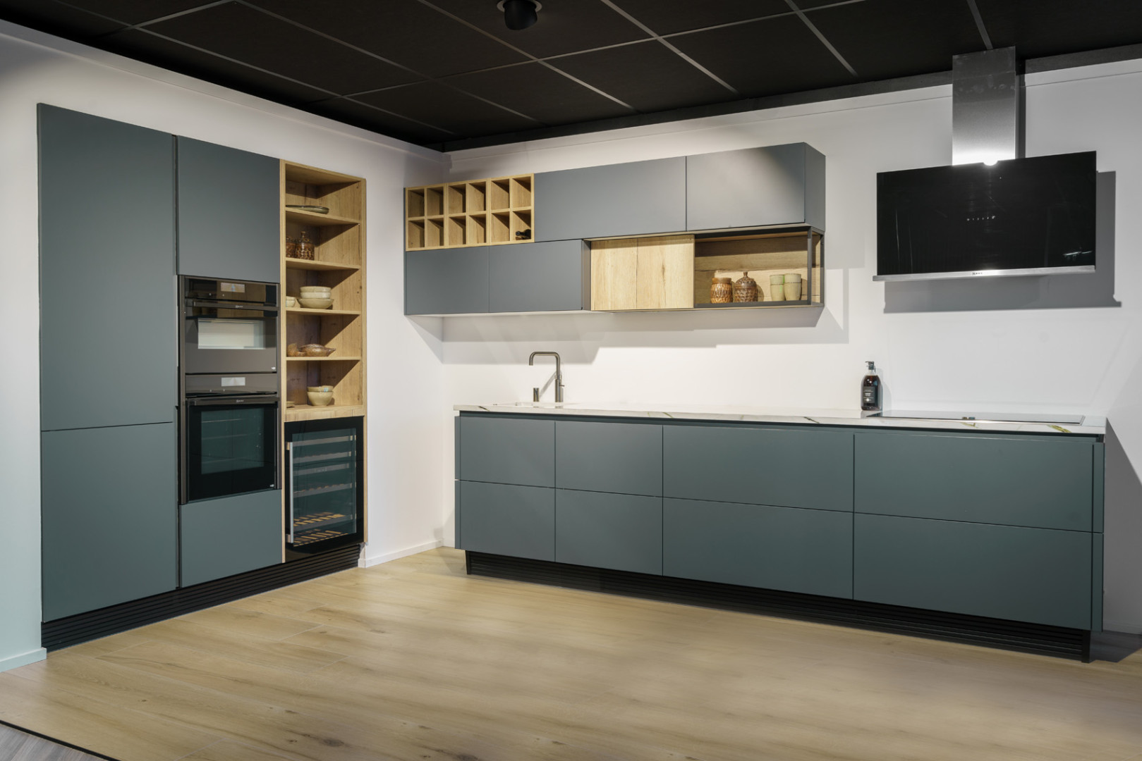Design donkergroene hoekkeuken