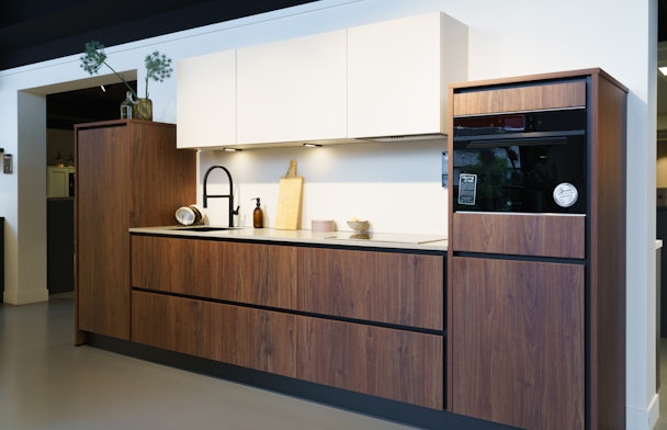 Noten bruine rechte keuken