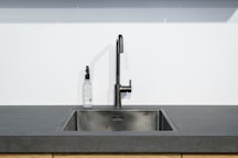 Caressi gunmetal spoelbak en kraan