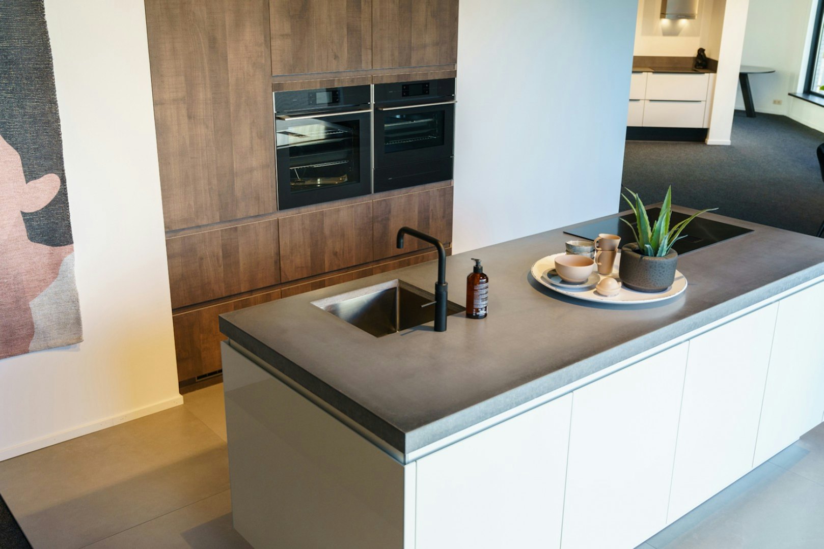 Laguna Eiken met wit eilandkeuken