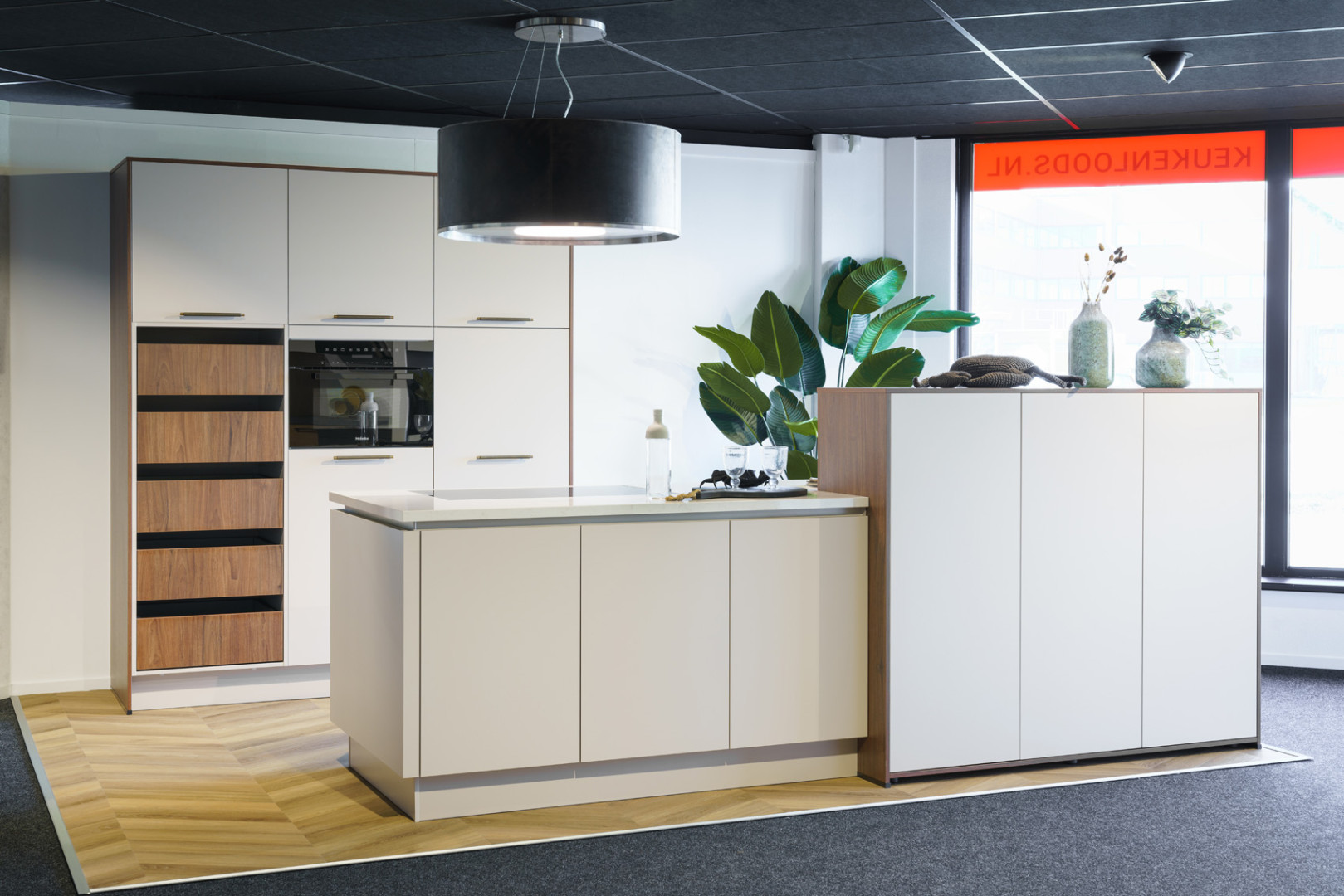 Kashmir Noten beige eilandkeuken