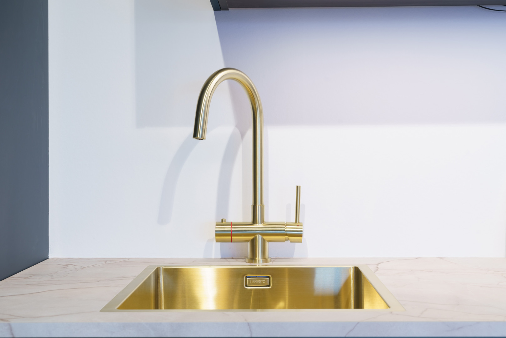 Gouden spoelbak en kraan