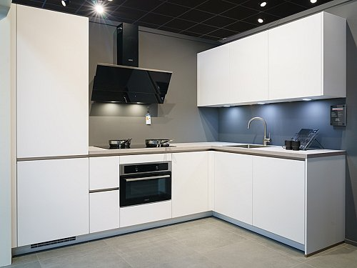 Decor beton witte hoekkeuken