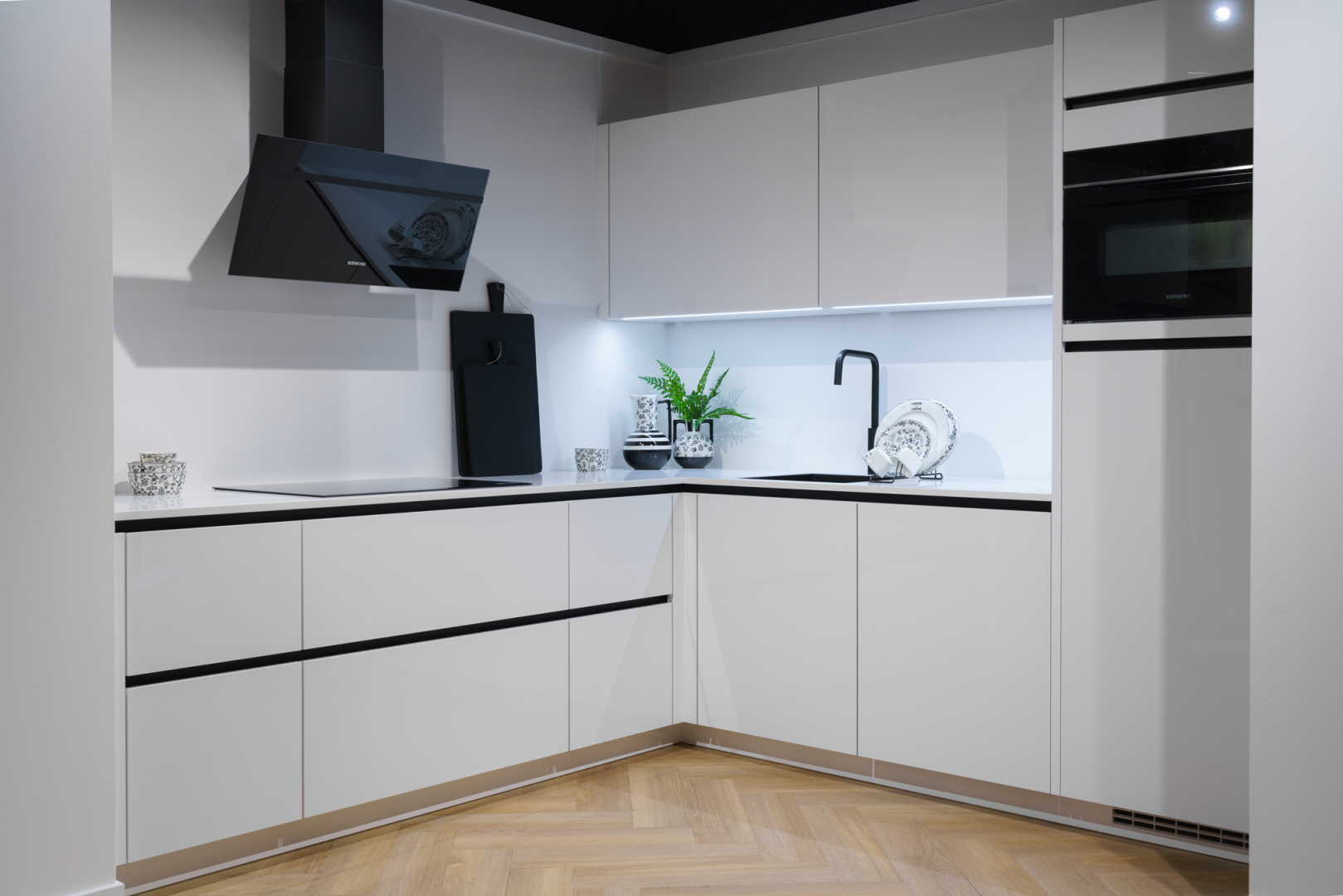 Focus Alpin witte ultra hoogglans hoekkeuken