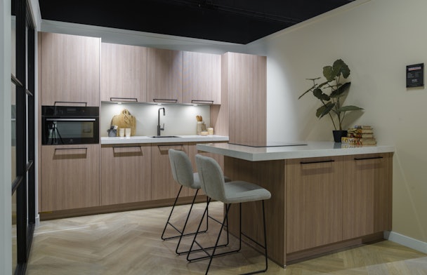 Eiken ribbelstructuur eilandkeuken
