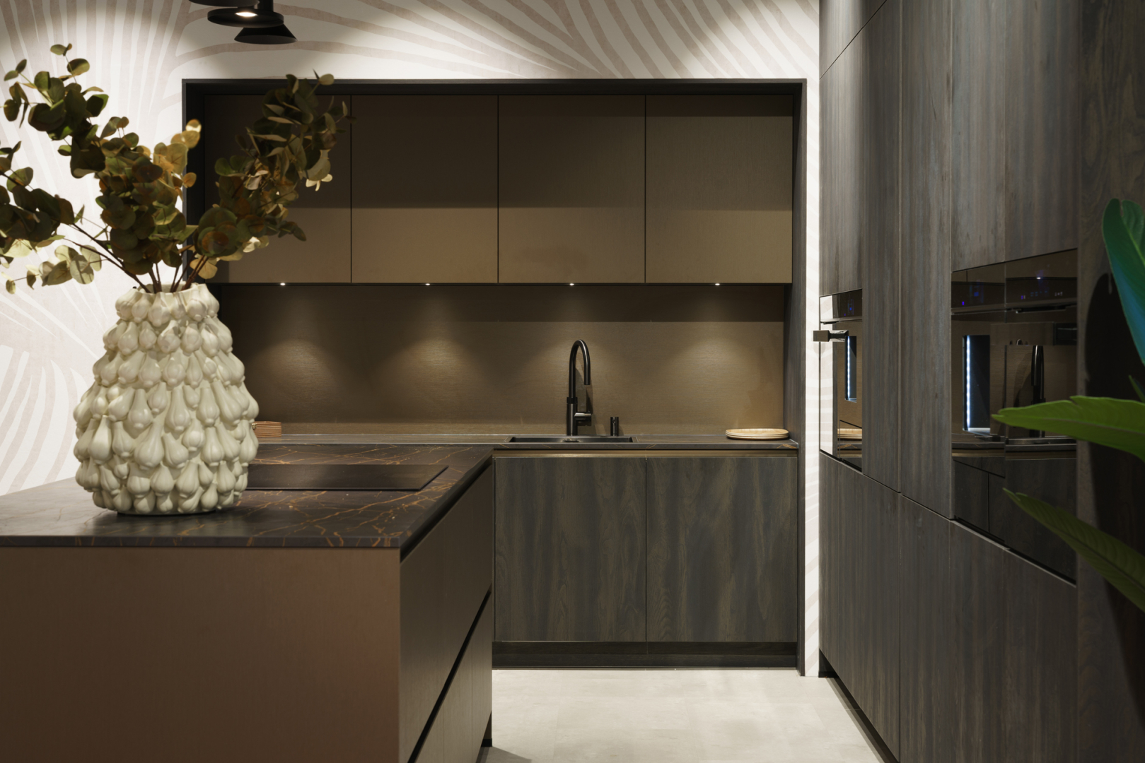Blackwood / Brown steel eilandkeuken