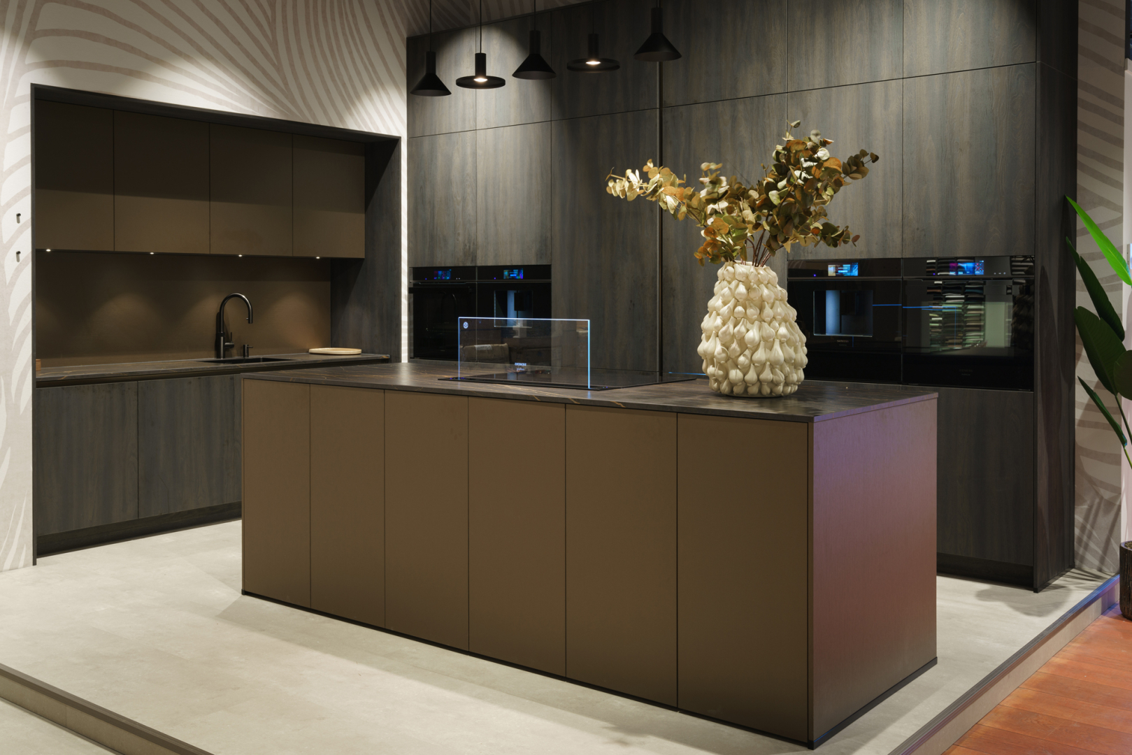Blackwood / Brown steel eilandkeuken