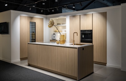 Notenhout ribbel bruine eilandkeuken