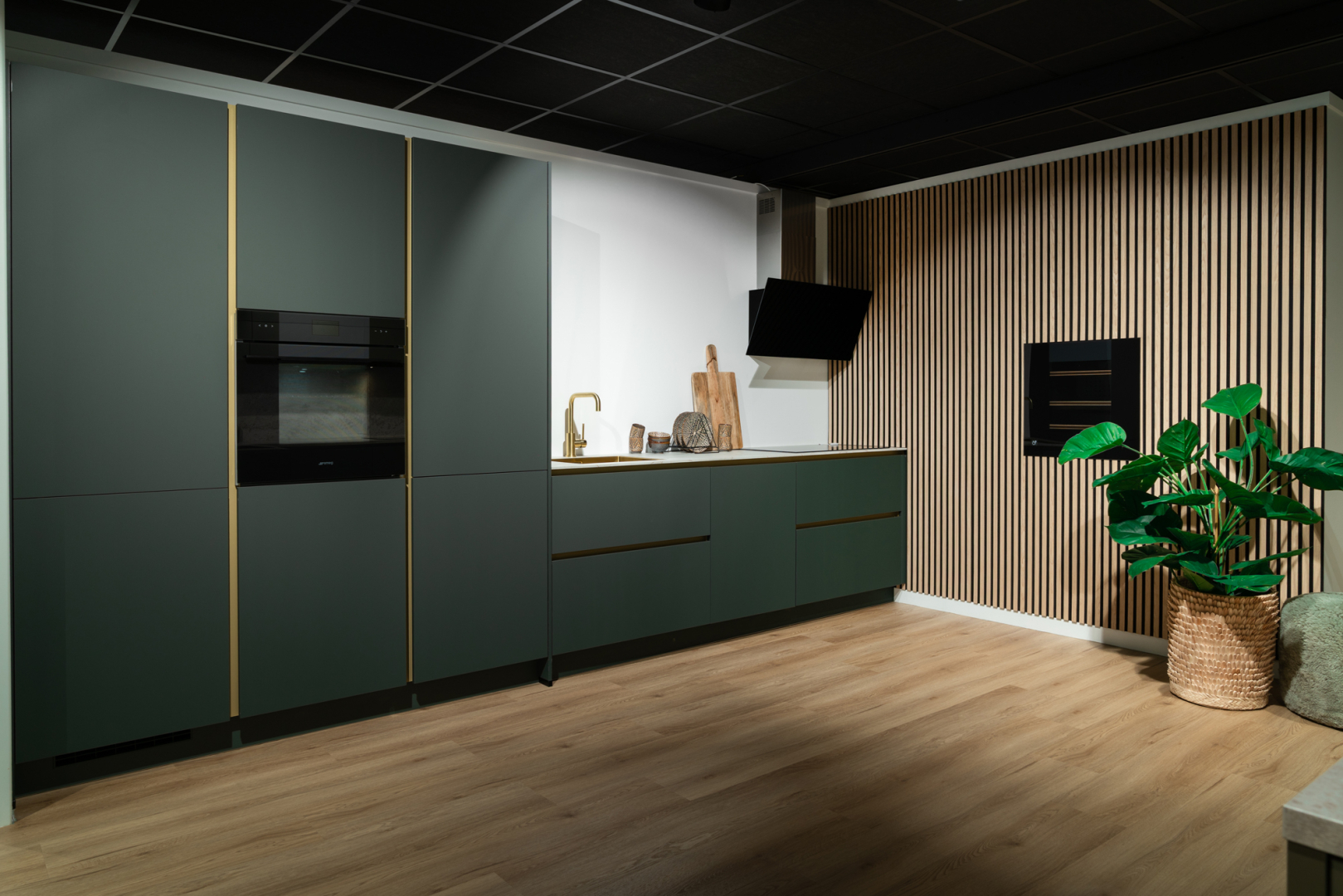 Mineraalgroene rechte keuken