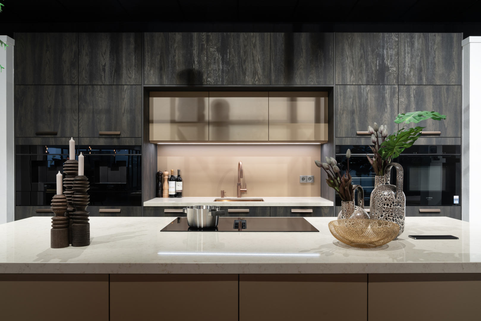 Black Wood/Caramel eilandkeuken