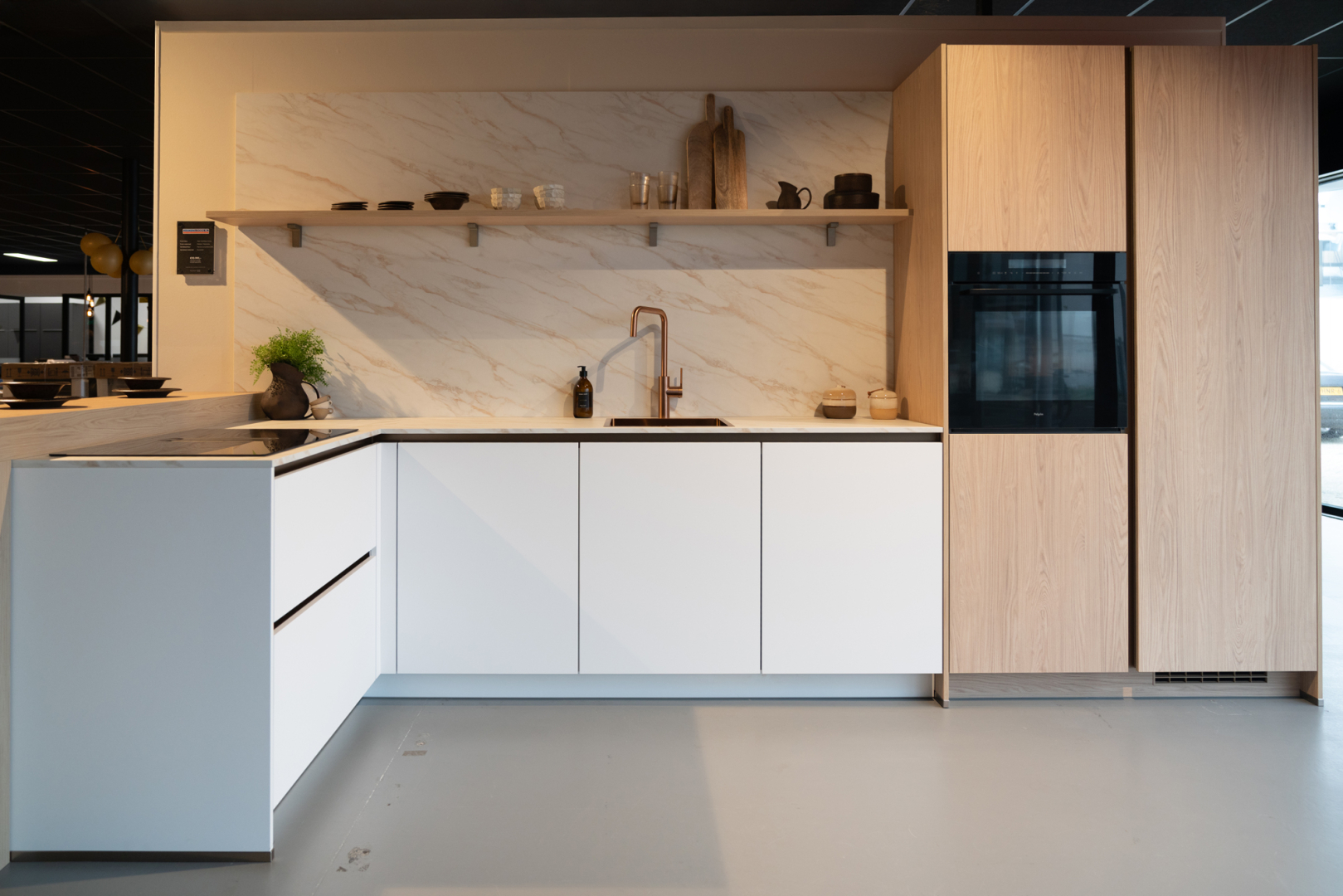Alpen witte matgelakte hoekkeuken
