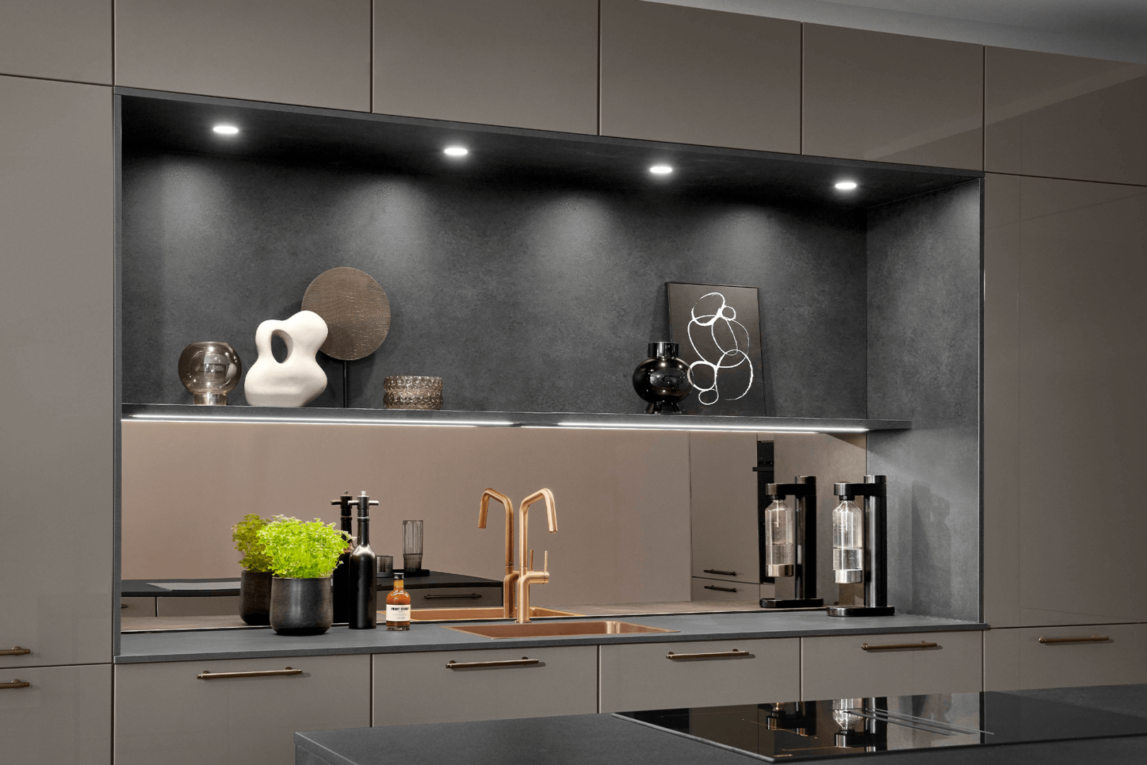 Novalux 513 taupe grijze eilandkeuken