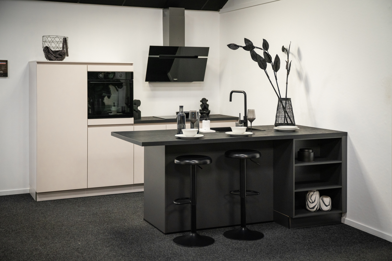 Concept130 grafiet eilandkeuken