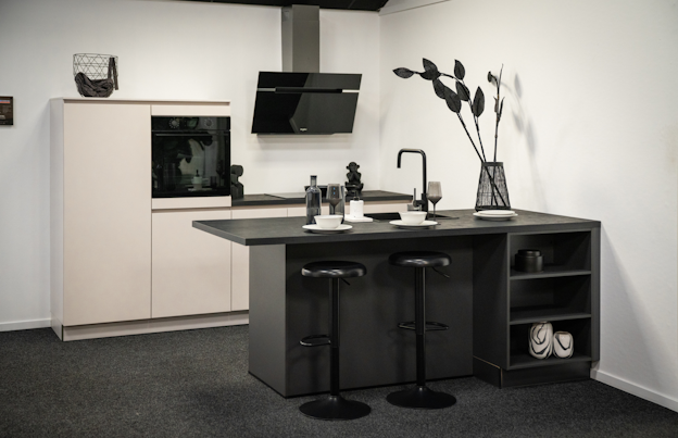 Concept130 grafiet eilandkeuken