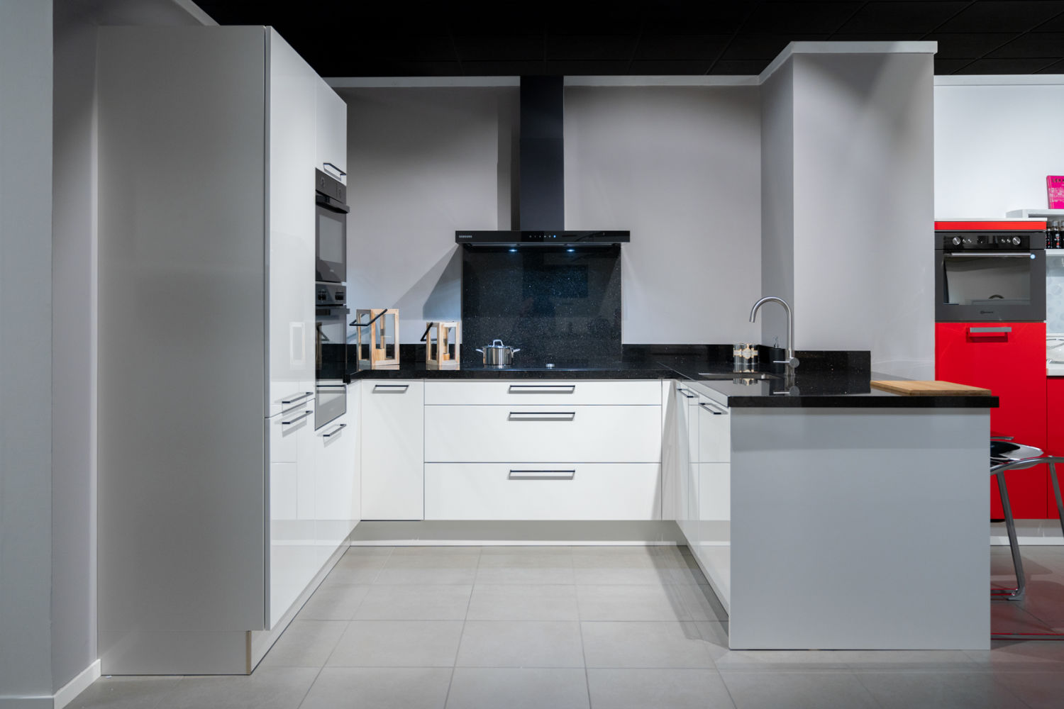 Faro glans witte u-keuken