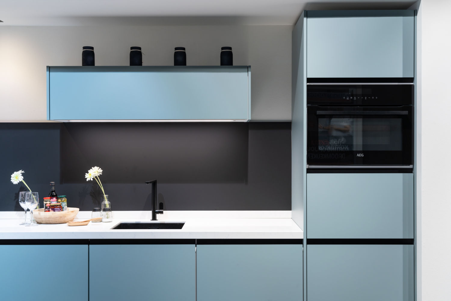 Greeploze fronten in de kleur Touch Aqua Supermat