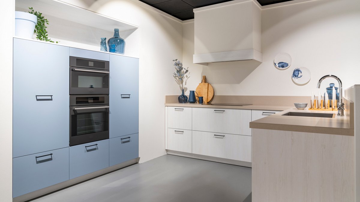 Eiken Nordic blauwe hoekkeuken