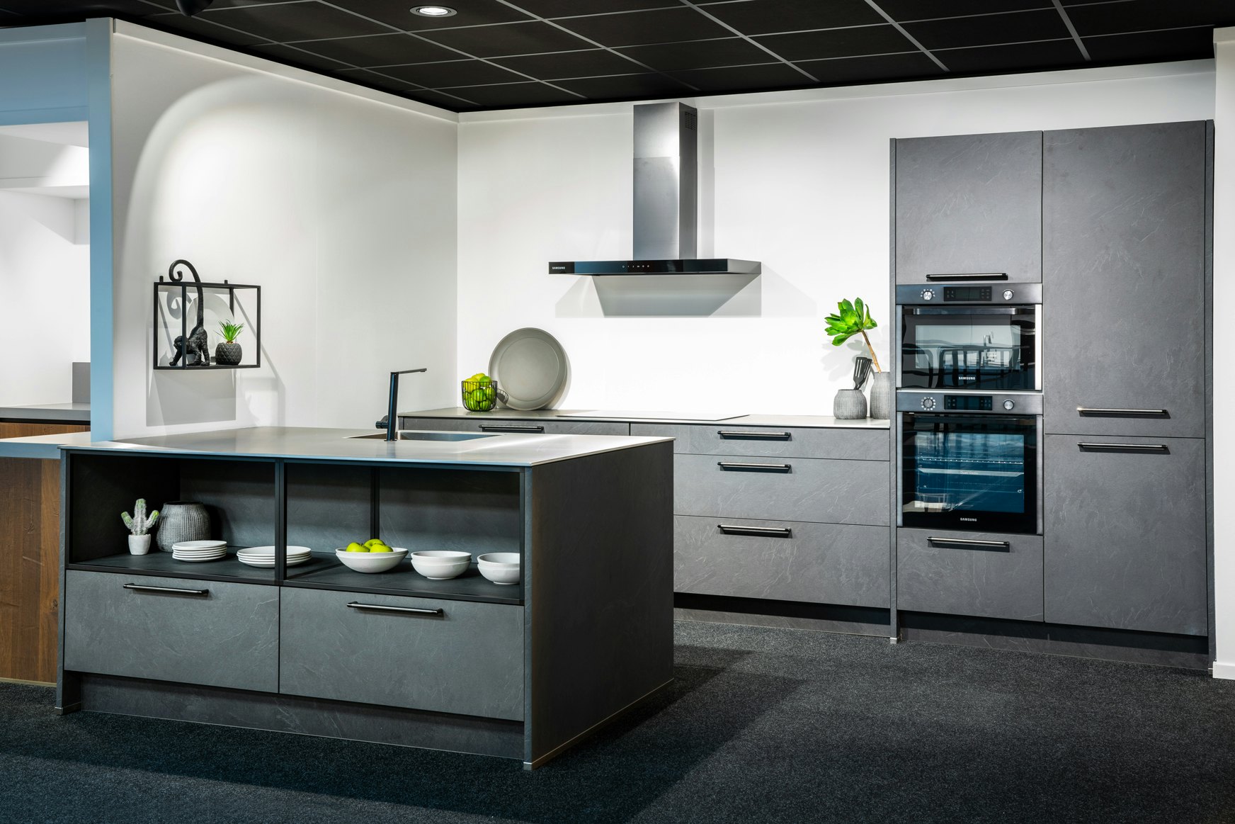 Luxe leisteen grijze eilandkeuken