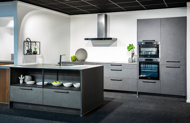 Luxe leisteen grijze eilandkeuken