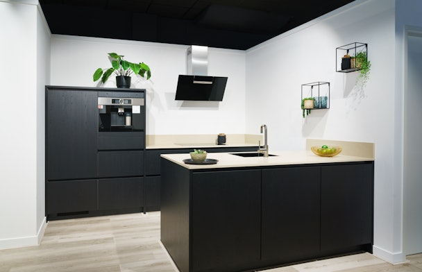Structura Nero zwarte eilandkeuken