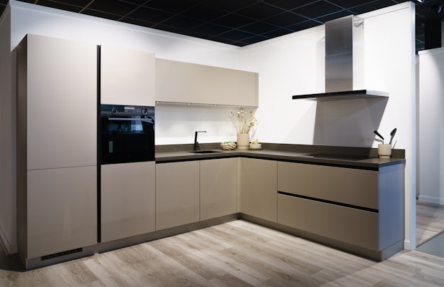 SHOWROOMKEUKEN-HOEK-TAUPE