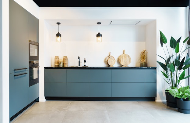 Elegante donkergroene L-keuken