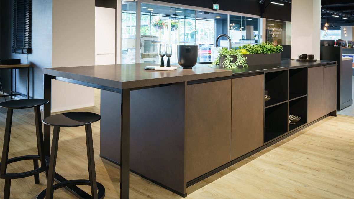 Terrazzo goudbruine eilandkeuken