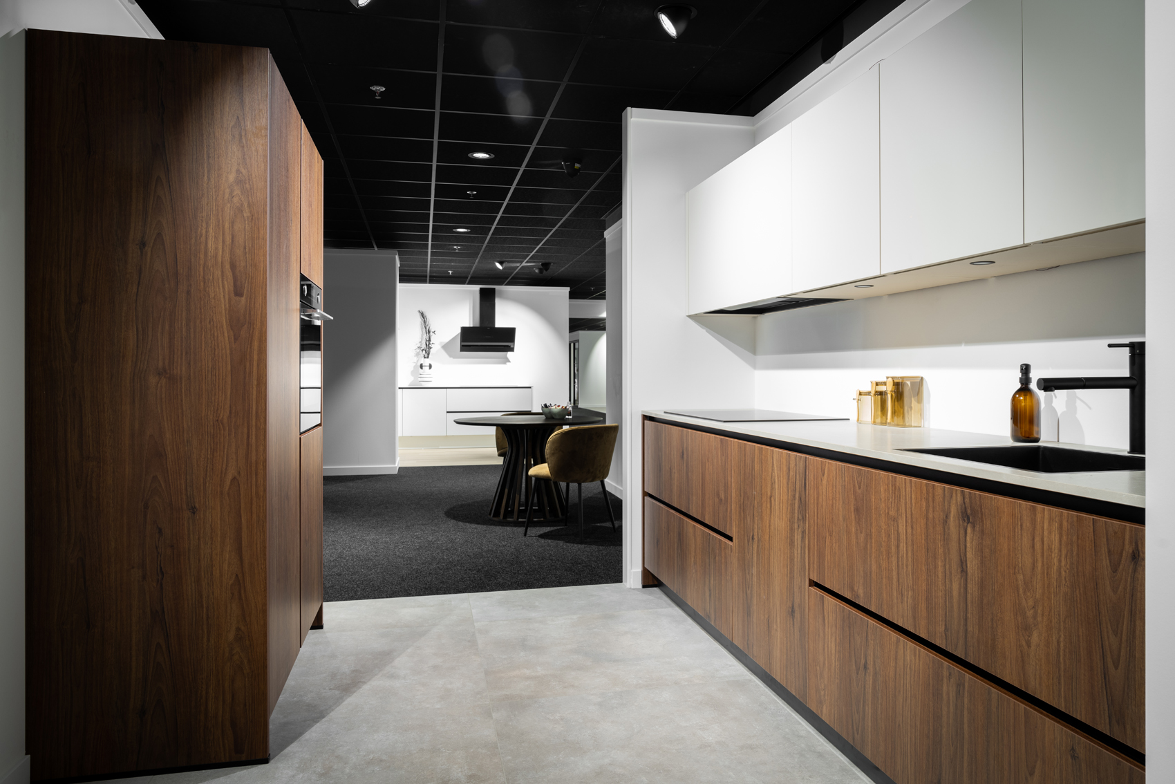 Noten Magnolia bruine parallelkeuken