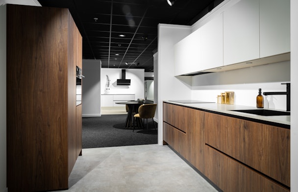 Noten Magnolia bruine parallelkeuken