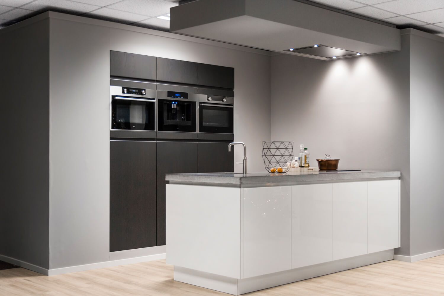 Beton witte eilandkeuken