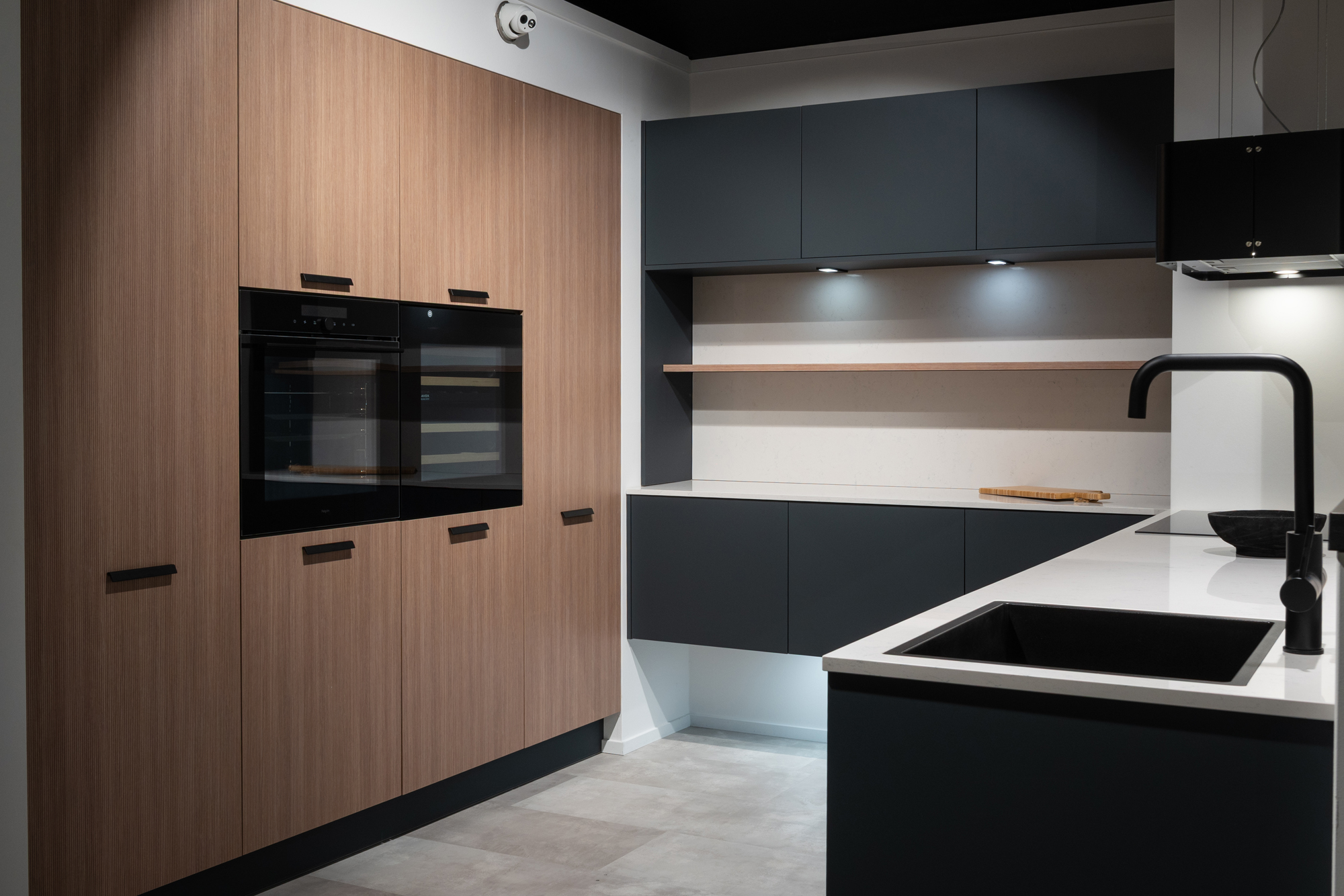 Y-MP/VU Carbon grijs/Eiken ribbelstuctuur hoekkeuken