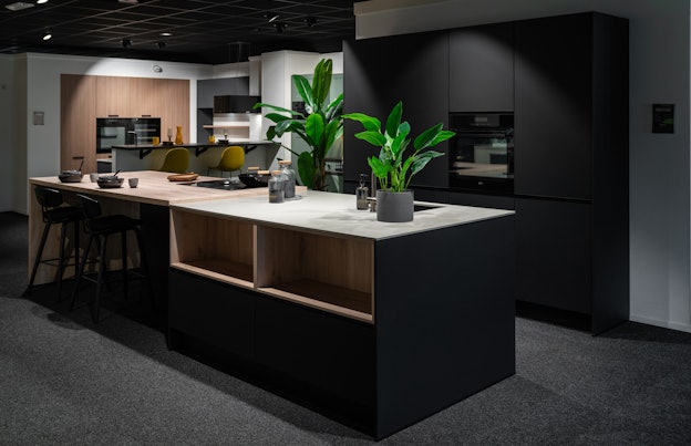 Concept 130 zwarte eilandkeuken