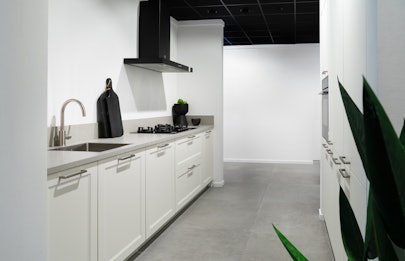 Witte parallelkeuken