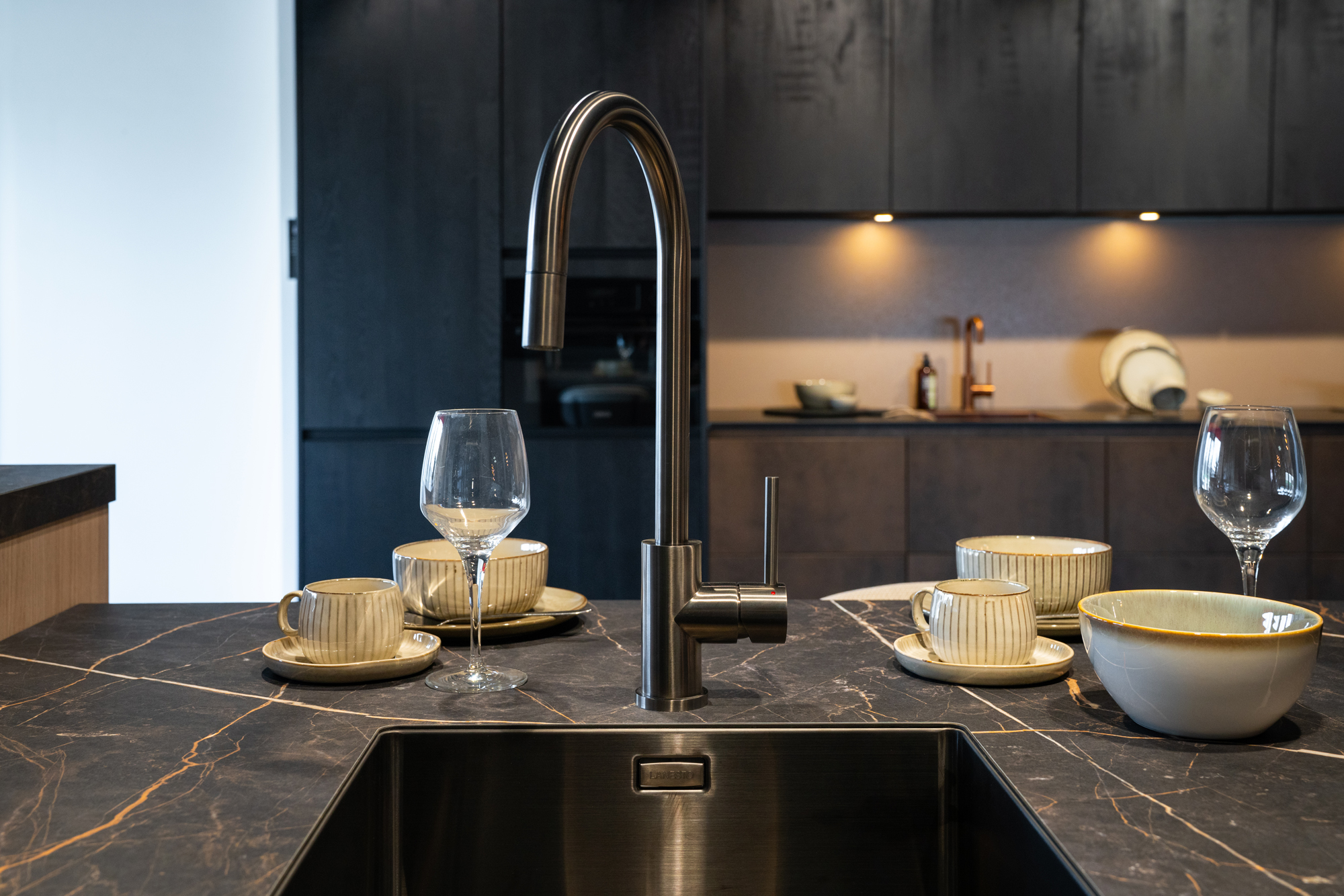 Dekorado gun metal kraan