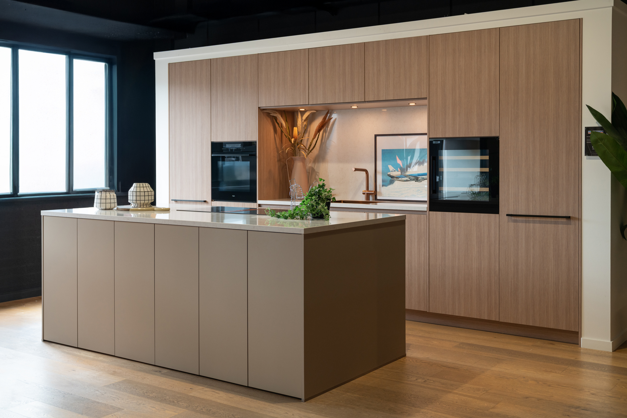 Eiken ribbelstructuur eilandkeuken