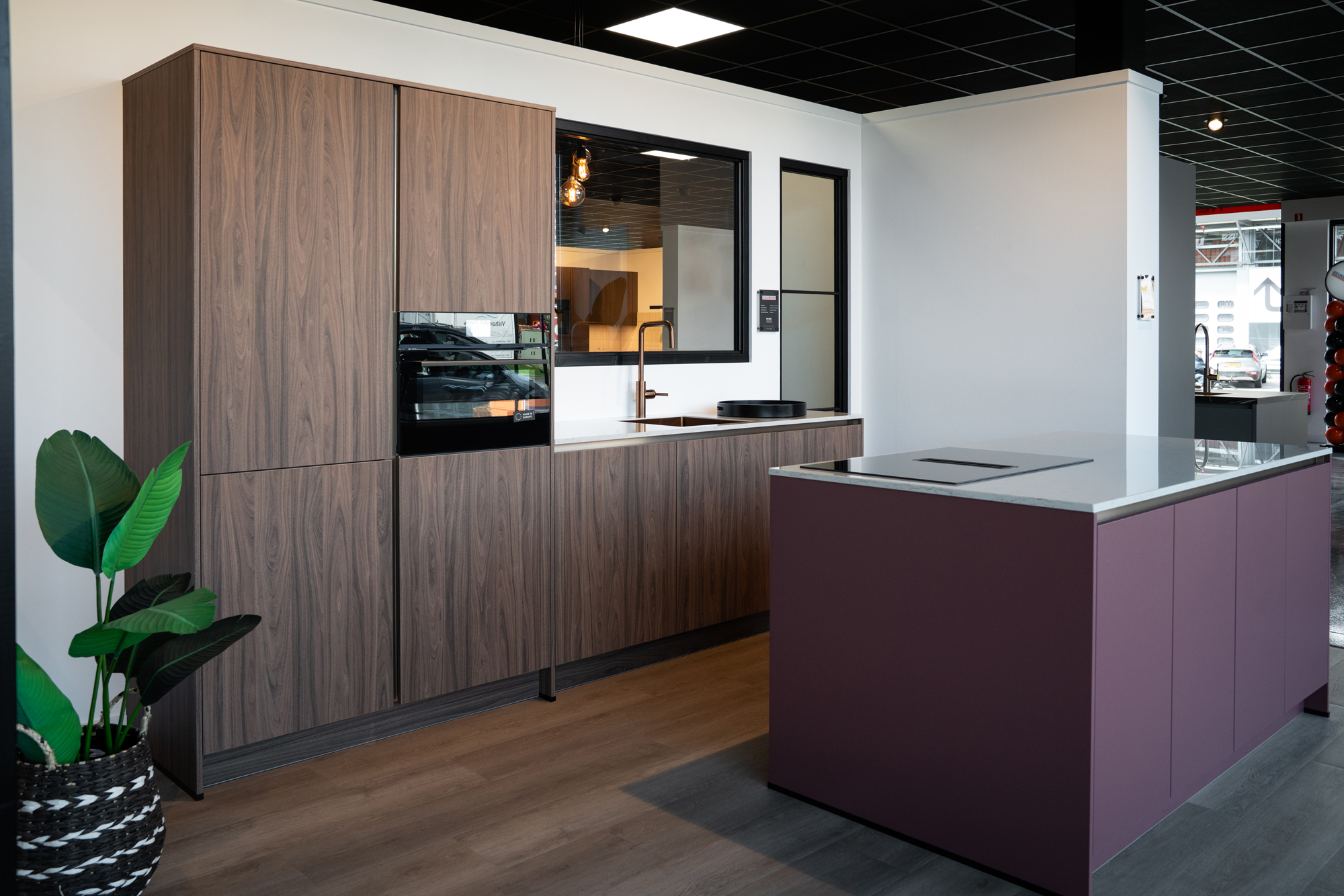 Concept130 walnoot natuur/amarant eilandkeuken
