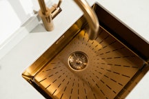 Gouden spoelbak en kraan
