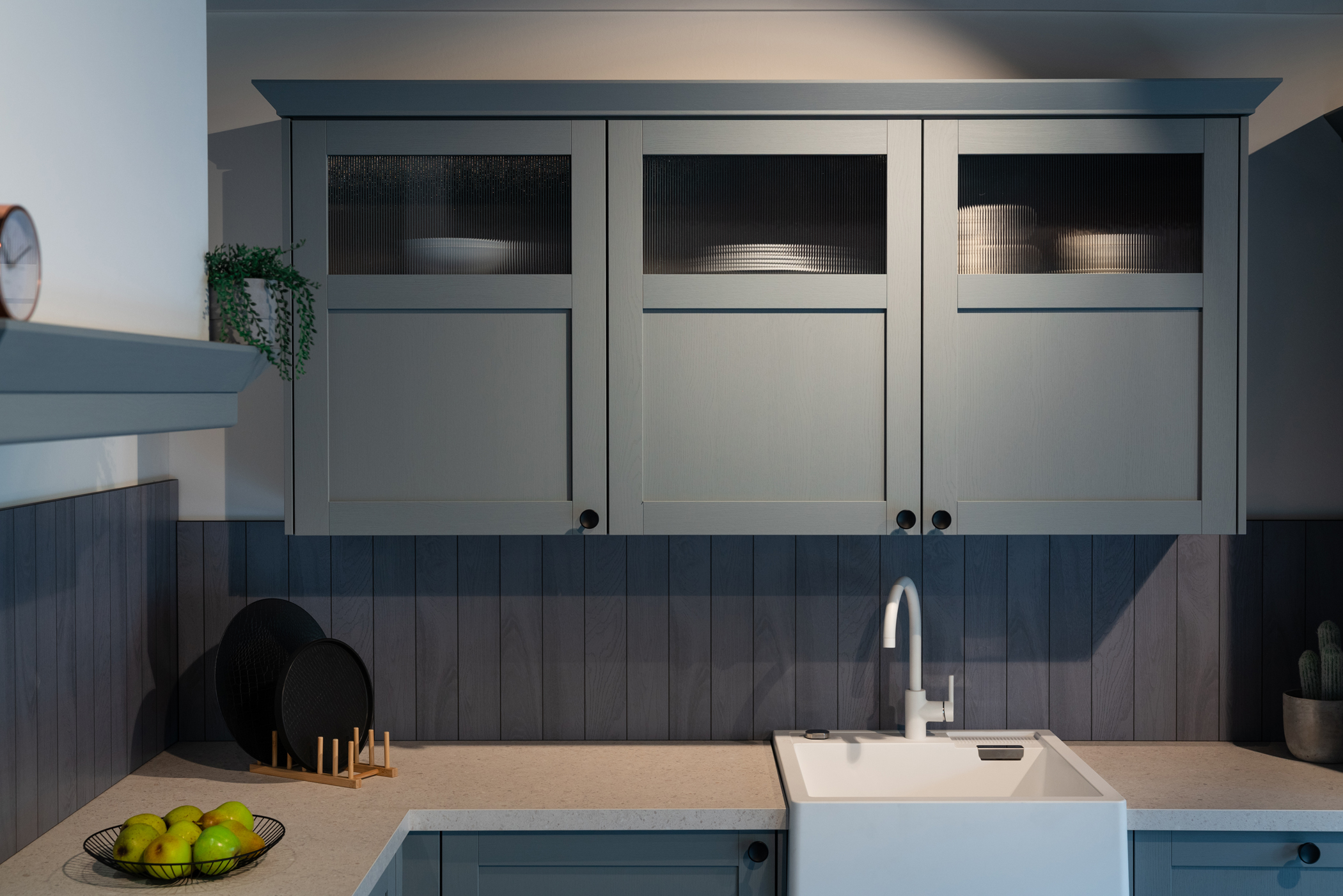 Houtstructuur steenblauwe fronten
