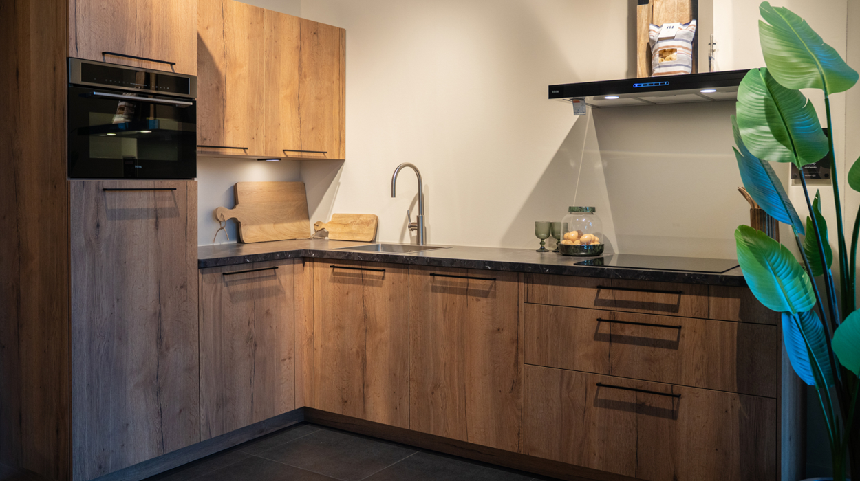 Een robuuste en stoere look met een industriële houten keuken