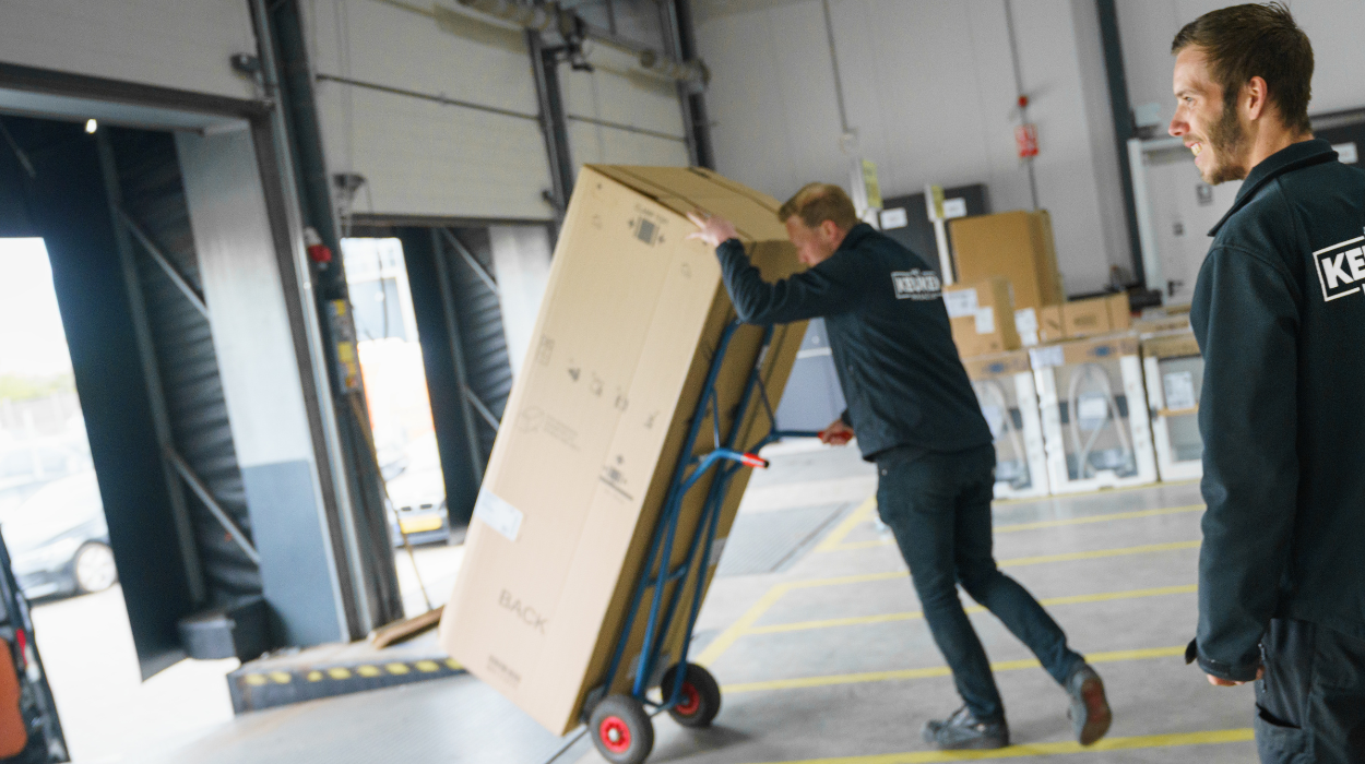Hoe lang moet je een vriezer laten staan na transport?