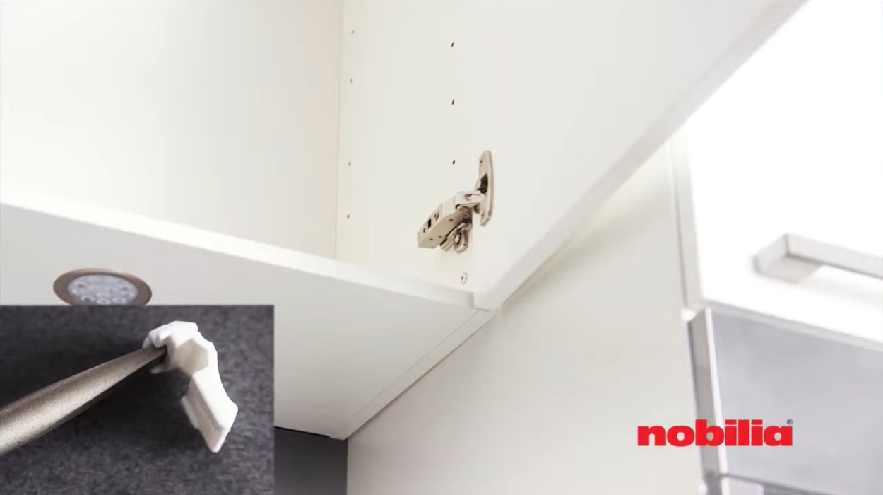 Hoe monteer je de keukendeuren?