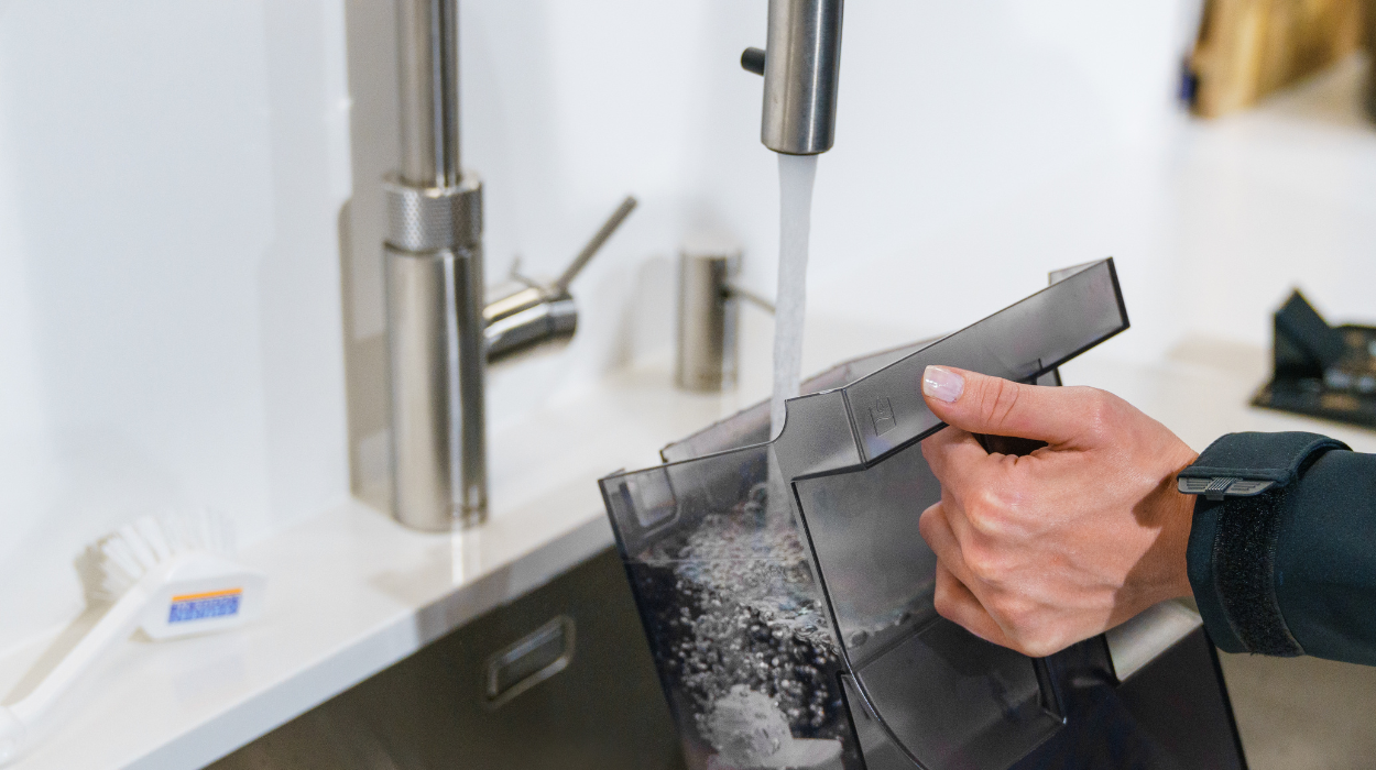 Hoe wordt een espressomachine voorzien van water?