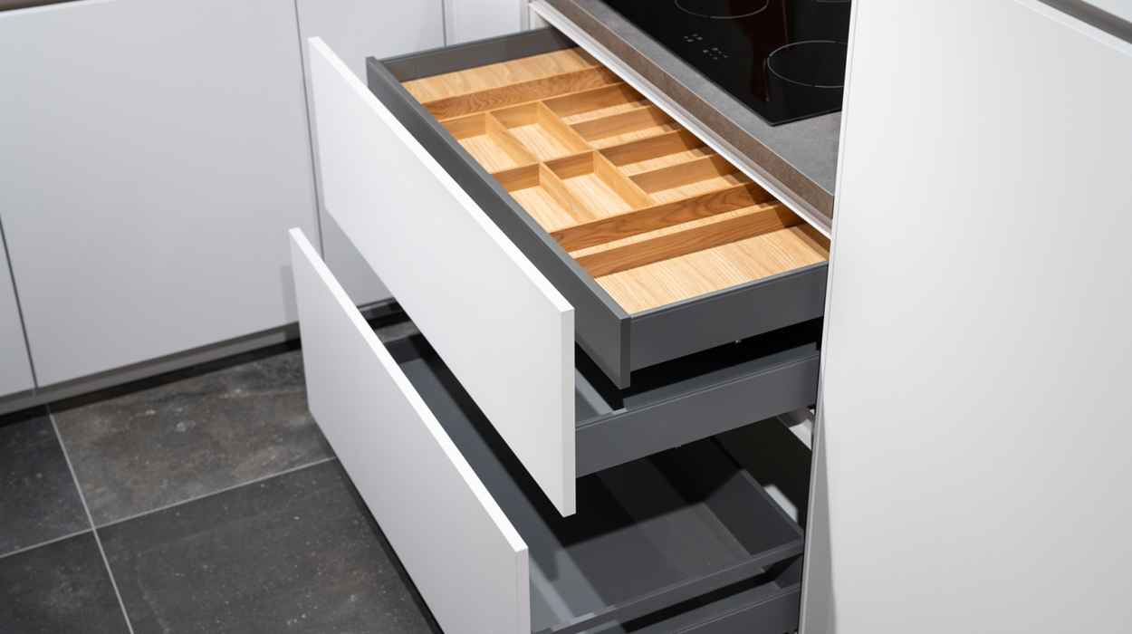 Keuken lades, mandjes en potjes