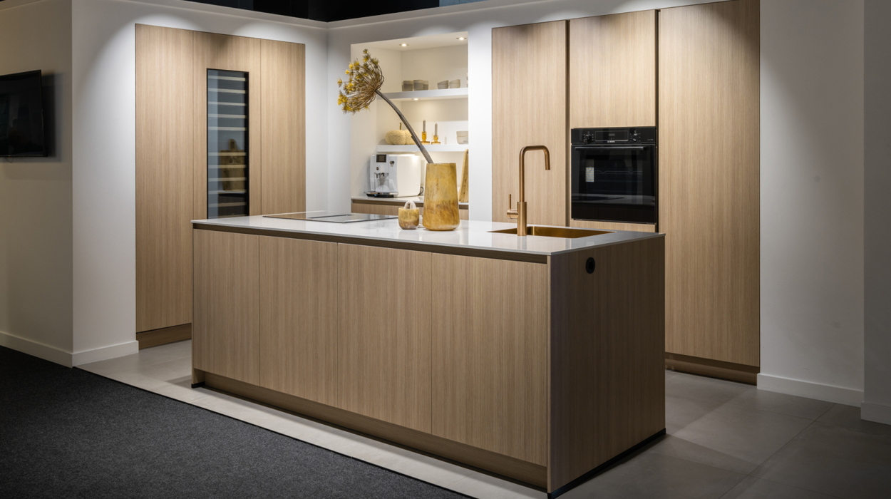 Notenhout ribbel bruine eilandkeuken
