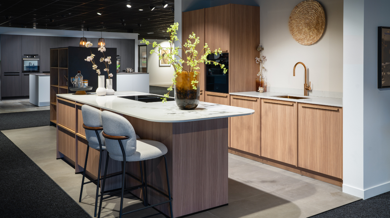 Keuken met bar hout, marmer