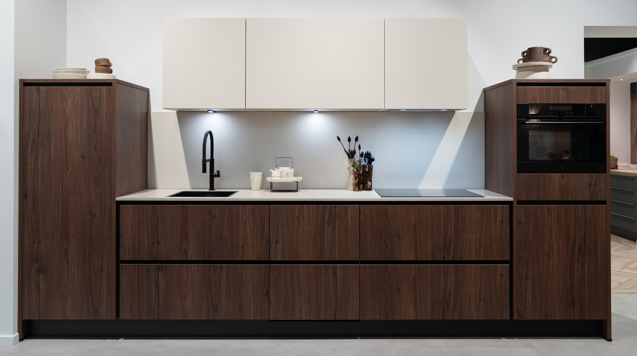 Houten keuken donker