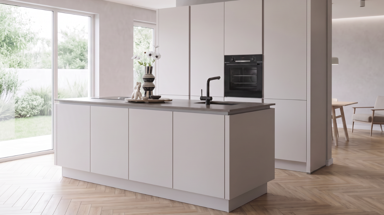 beige keuken met visgraat vloer
